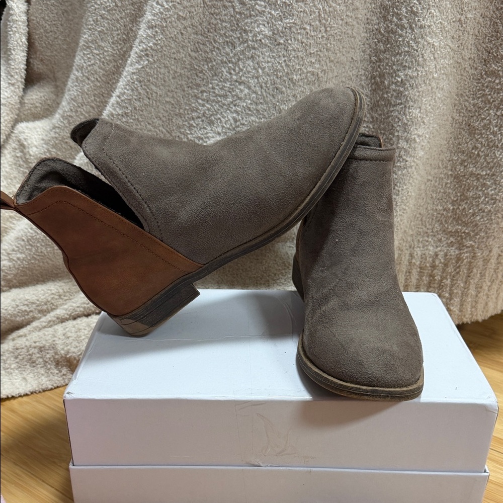 True Craft Two-Tone Brown Ankle Booties